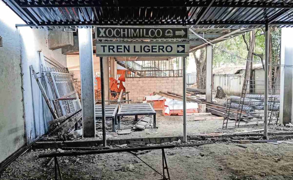 Renuevan el Tren Ligero
La Ciudad de México reforzará el Tren Ligero de cara al Mundial de Futbol, pues es el medio de transporte público directo al Estadio Banorte. Actualmente se trabaja en la modernización de la terminal Tasqueña y el mantenimiento del resto de las estaciones. También se comprarán más unidades. La meta es trasladar a 180 mil pasajeros, 80 mil más que el número de personas que actualmente moviliza. Foto: Hugo Salvador / EL UNIVERSAL
