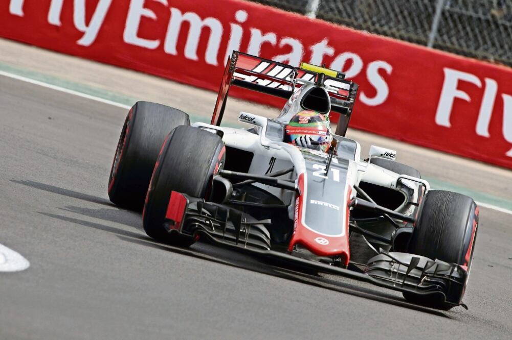 Esteban no contó con un buen auto en los ensayos libres. (FOTO: JOSÉ MÉNDEZ. EFE)