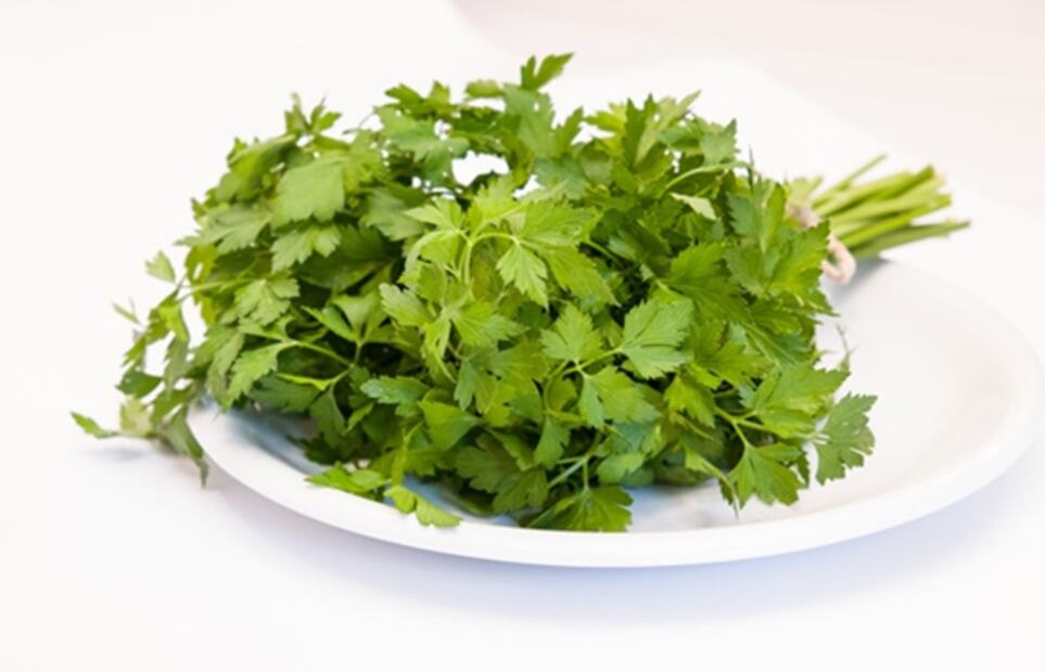 Trucos para mantener el perejil fresco por más tiempo