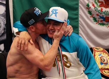 Canelo Álvarez felicita a Eddy Reynoso por ser reconocido como el Entrenador del Año