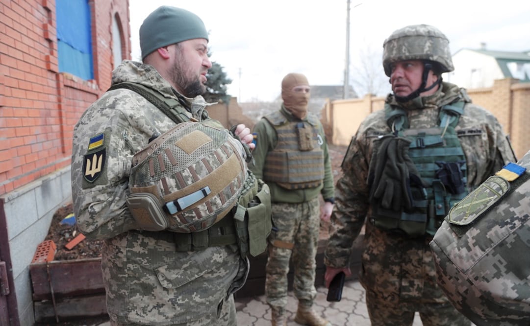 Se trata de "una unidad especial de voluntarios que se entrenará en territorio polaco y estará equipada con armas occidentales", antes de ser desplegada en el frente en Ucrania, aseguró el ministro Umerov. Foto: EFE