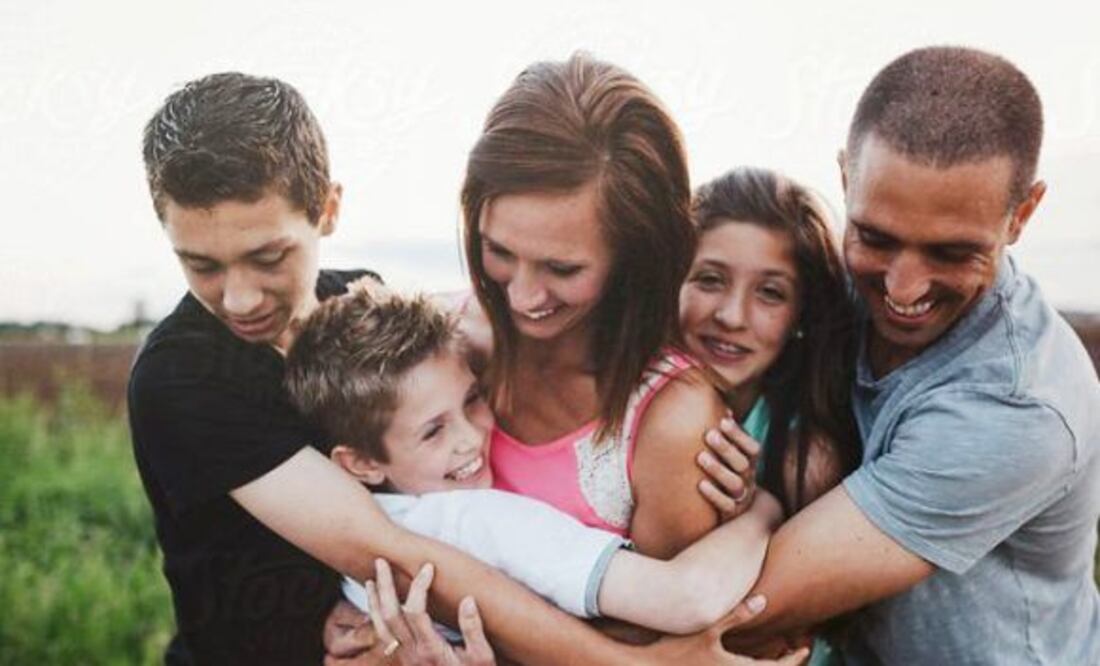 De acuerdo con el mismo estudio este tipo de contacto físico mejora las relaciones matrimoniales y familiares, combate el insomnio, reduce el estrés y aumenta la autoestima.
Foto: Producción El Universal