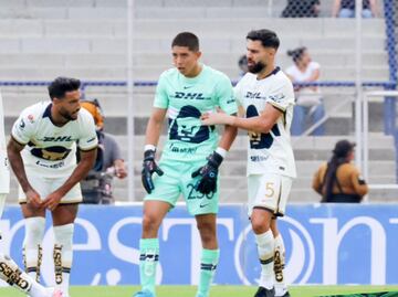 Rodrigo Parra se vuelve a equivocar con los Pumas; comete dos errores ante el Pachuca