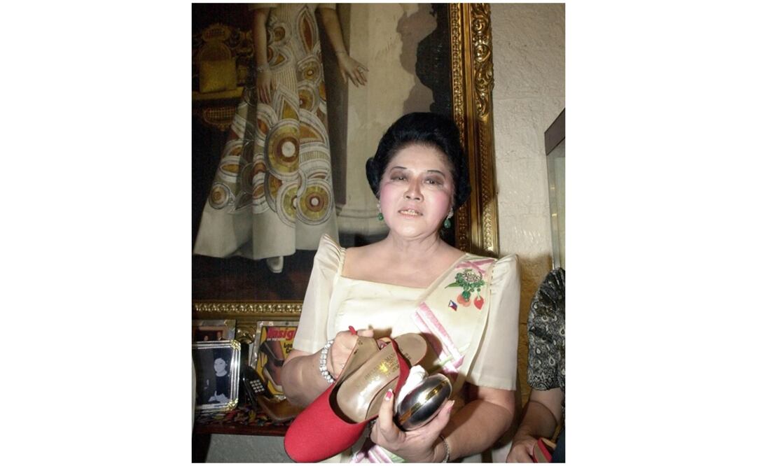 Más de 200 de los 3,000 pares de zapatos de Imelda fueron exhibido en el museo de Marikina junto a zapatos de otras personalidades. Foto: AP
