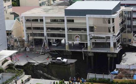 VIDEO: Socavón frente a hospital en Tailandia obliga a evacuar pacientes