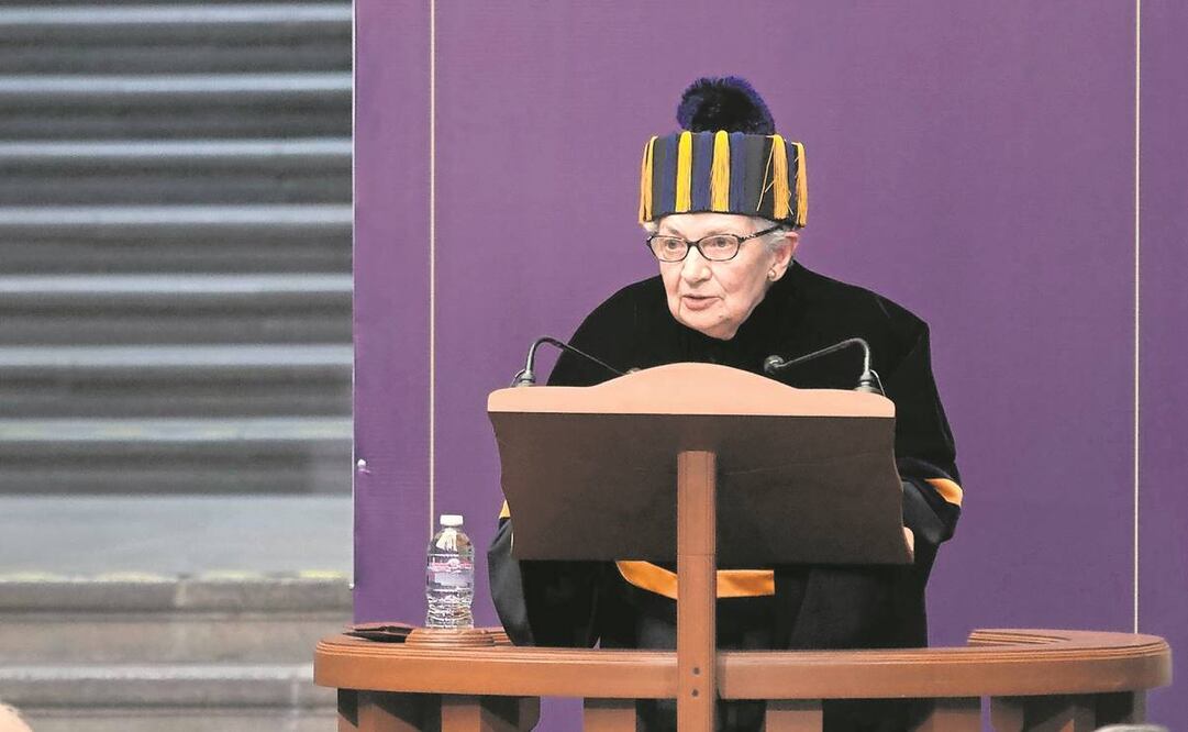 La poeta mexicana Angelina Muñiz-Huberman fue la oradora en representación de todos los investidos. Foto:Germán Espinosa