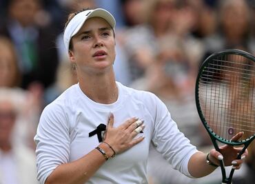 La tenista ucraniana Elina Svitolina llora en Wimbledon por los ataques rusos en su país