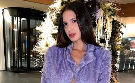 Arisita luce impactante vestido transparente en la playa