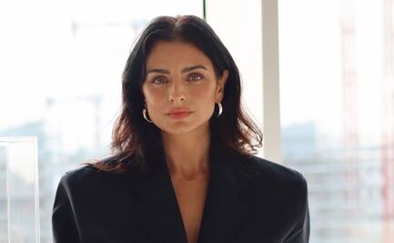 Aislinn Derbez impacta con look transparente en color morado