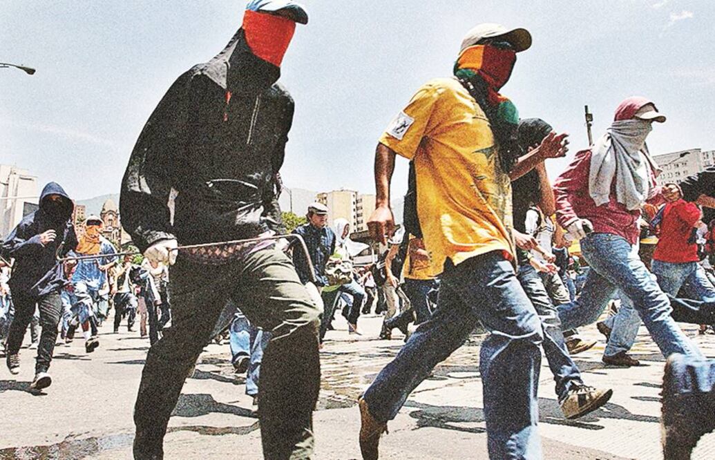 Albeiro Lopera Hoyos retrató el conflicto guerrillero, las masacres paramilitares y el movimiento punketo en Colombia (CORTESÍA TRAGALUZ EDITORES)