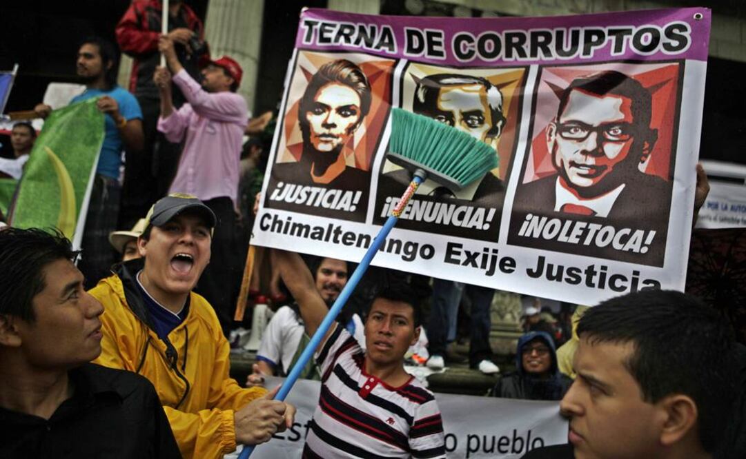 Manifestantes  protestan contra la corrupción en Guatemala,  en una marcha celebrada el  16 de mayo pasado en la capital del país. La crisis política ya causó  la dimisión de la vicepresidenta, Roxana Baldetti Elías. (Foto: EFE/Archivo)
