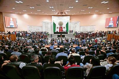 Instalan Congreso sin mayorías