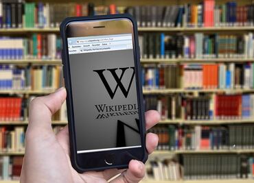 "Nadie los eliminará"; Wikipedia responde a Rusia, tras interponer multa por artículos sobre ataques en Ucrania