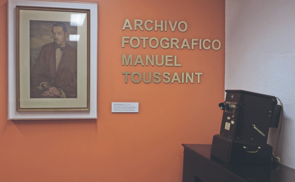 En el Archivo el proceso inicia con la revisión imagen por imagen de cada colección. Luego el personal capacitado evalúa su estado y las somete a estabilización y conservación.  Fotos: de Fernanda Rojas. El Universal