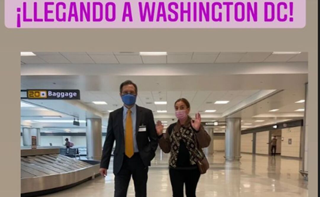 La escritora compartió una imagen junto al embajador Esteban Moctezuma. Foto: Instagram @beatrizgutierrezmuller