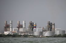 EU autoriza a sus empresas explotar y comerciar petróleo venezolano; emite una licencia