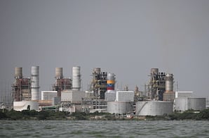 EU emite licencias para inversiones y operaciones petroleras en Venezuela; autoriza a 5 multinacionales reanudar actividad sin sanciones
