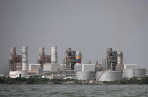 Venezuela considera venta de petróleo a EU una transacción entre gobiernos "legítimos e independientes"; "es una transacción comercial"