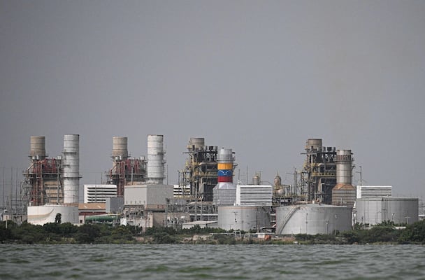 EU autoriza a sus empresas explotar y comerciar petróleo venezolano; emite una licencia