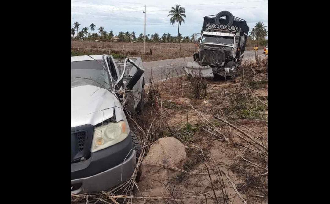 Los cuerpos de auxilio que acudieron a prestarle ayuda, encontraron que Gallardo Quintero, había quedado dentro de la unidad prensado. Foto: Especial