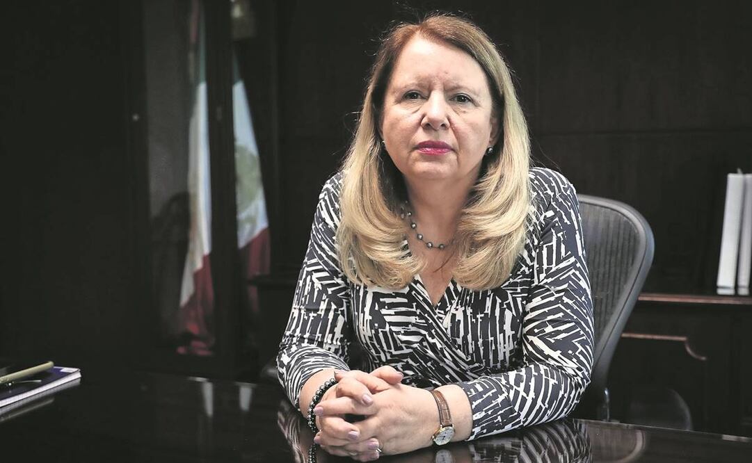 La ministra fue a Palacio Nacional con varios documentos en mano. Foto: Archivo/EL UNIVERSAL.
