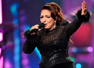 Gloria Estefan celebra cinco décadas de carrera musical en los AMAs; la cantante regresó a los escenarios