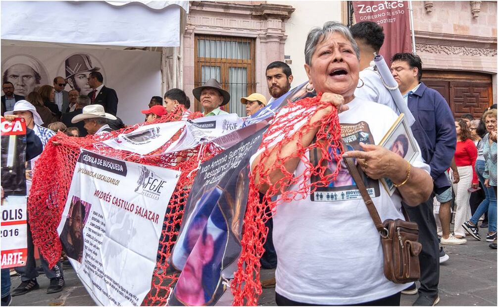 Madres buscadoras se manifiestan frente al gobernador de Zacatecas, David Monreal. Foto: Diana Váldez/ EL UNIVERSAL