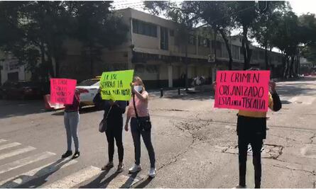 Black Wallstreet Capital: Policías plantaron armas y robaron en cateo, denuncian familiares de detenidos en manifestación