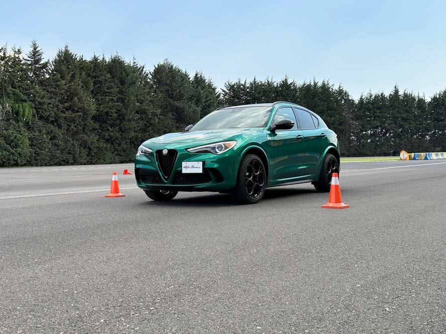 Las versiones Quadrifoglio Verde portan un V6 bi turbo de 505 caballos de fuerza.