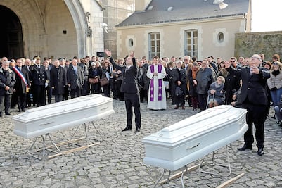 Hollande alista coalición contra EI; Cameron se suma