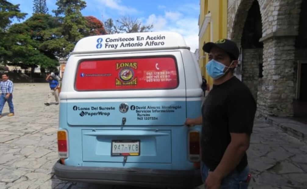 En Chiapas, maestro lleva internet gratuito a estudiantes en su “Combiteca”