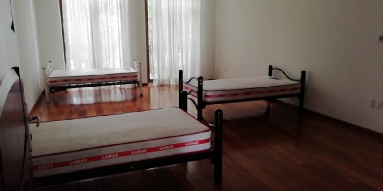 Así se van transformando Los Pinos para acoger a médicos