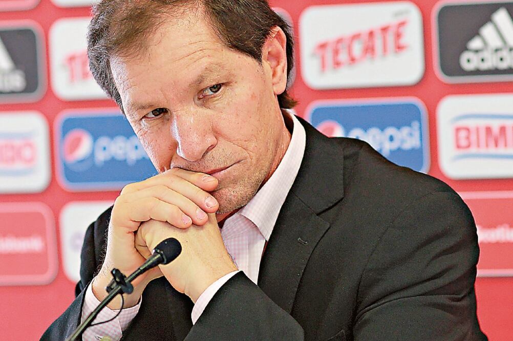 Jaime Ordiales dice que negociarán que Chivas juegue sábados por la noche (JORGE BARAJAS. IMAGO7)