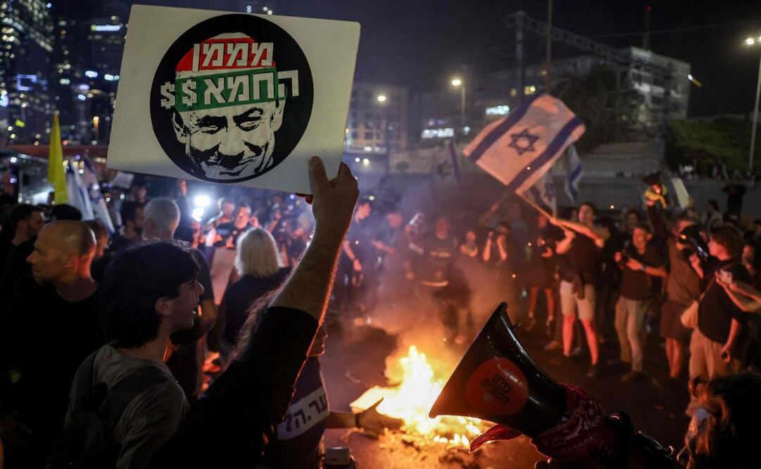 La destitución del ministro de Defensa israelí, Yoav Gallant, por parte del primer ministro Benjamín Netanyahu desató una ola de protestas en todo Israel. Foto: AFP