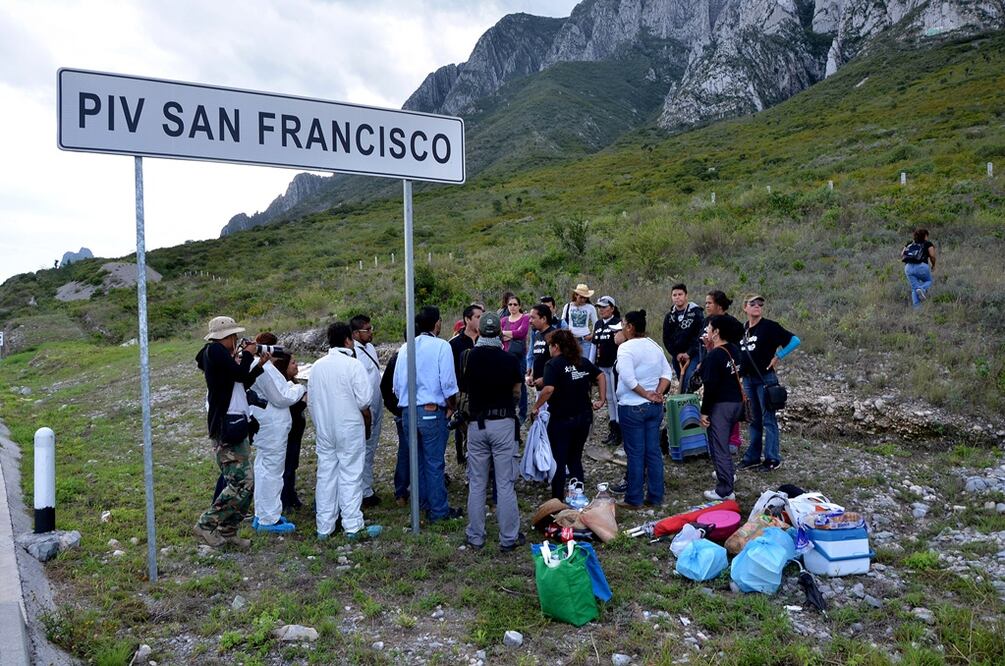 Prepárate bien, porque este día va a ser duro: esta mañana buscarás restos humanos en un cerro que Los Zetas usan como cementerio clandestino. 