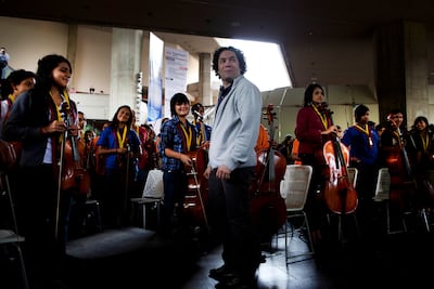 Cancelan gira de director de orquesta tras críticas a Maduro