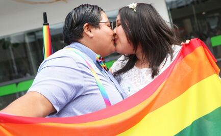 ¡Que vivan les novies! 121 parejas se dieron el sí en jornada "Cásate Con Orgullo” en CDMX 