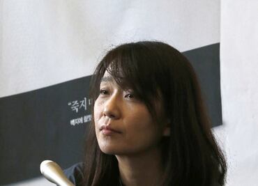 Han Kang, ganadora del Premio Nobel de Literatura 2024, celebra con un té y un paseo tranquilo