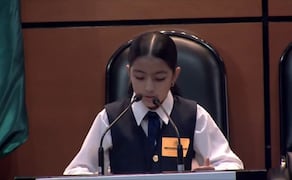 La estudiante de quinto año de primaria, Estefanía Juárez Briseño, en el Parlamento Infantil 2026 realizado en la Cámara de Diputados. Foto: Especial