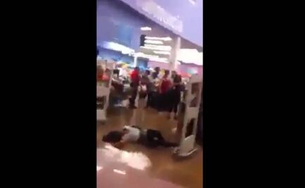 La acusan de robo y la esposan de un pie en súper de Saltillo