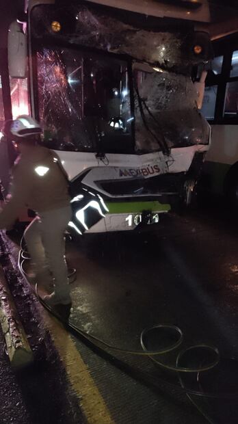 Suman 26 lesionados por choque entre dos unidades de Mexibús en Las Américas, Ecatepec