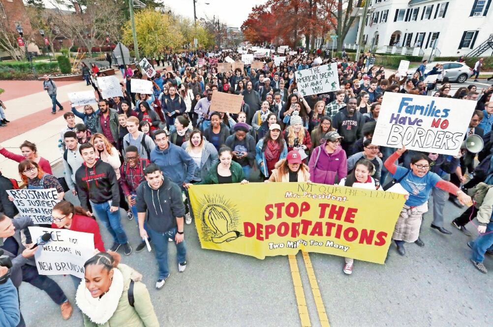 Migrantes afirman que en las protestas contra Donald Trump reconocen la agresión en las caras de quienes están en contra de los migrantes (ARCHIVO. EL UNIVERSAL)