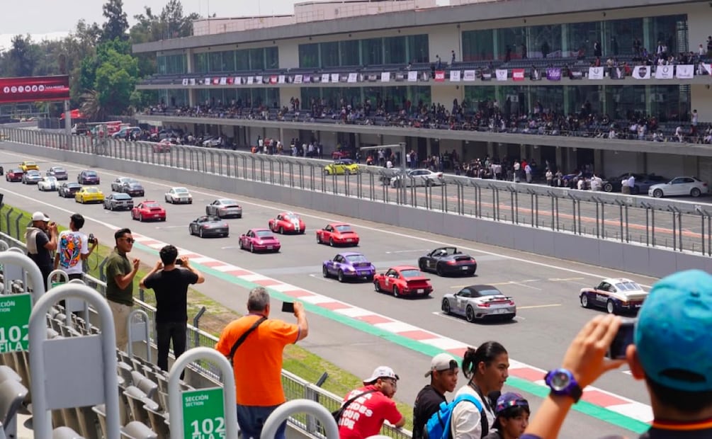 Durante este evento, los asistentes disfrutan actividades y dinámicas dentro de la pista. Foto: Gran Premio Histórico de la CDMX