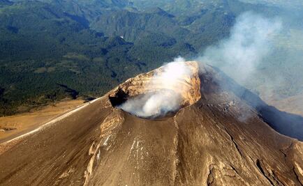 Tras explosiones, crece cráter del Popocatépetl