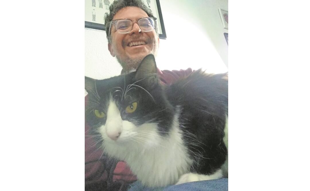 El músico y escritor Eduardo Huchín Sosa reúne ocho ensayos sobre visiones de la música en el libro publicado por Turner. Foto: Eduardo Huchín Sosa.