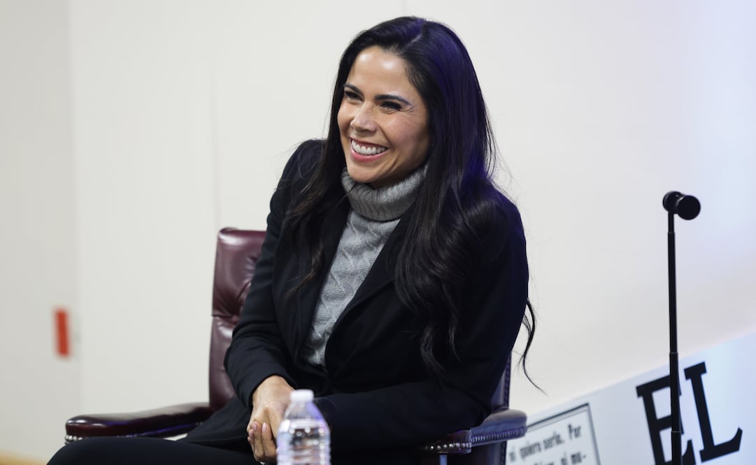 Paola Rojas señala que las mujeres periodistas mexicanas enfrentan una coyuntura compleja, durante un encuentro exclusivo con suscriptores de EL UNIVERSAL | Foto: Carlos Mejía