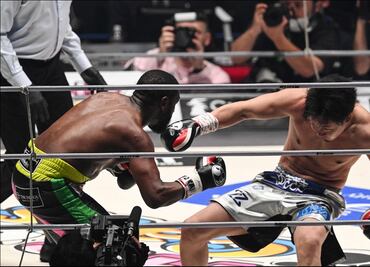 Un sencillo nocaut le dio la victoria a Floyd Mayweather sobre Mikuru Asakura