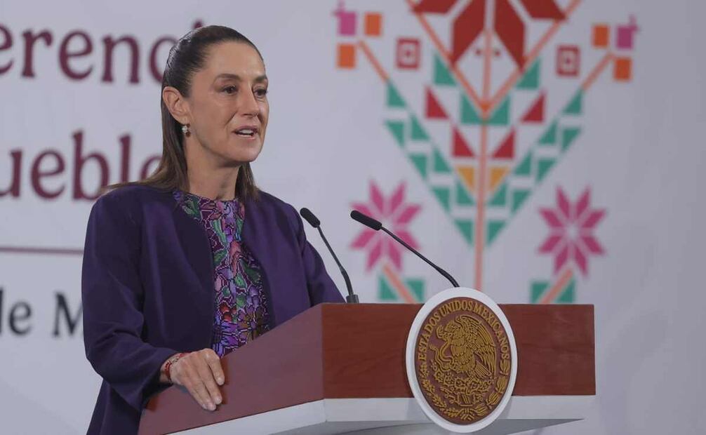 La presidenta de México, Claudia Sheinbaum Pardo, informó que el gobierno federal fortalecerá los mecanismos de verificación del Registro Nacional de Profesionistas, luego de que se detectaran casos recientes de cédulas profesionales falsas utilizadas en trámites ante el Servicio de Administración Tributaria (SAT). Foto: Gabriel Pano / EL UNIVERSAL.