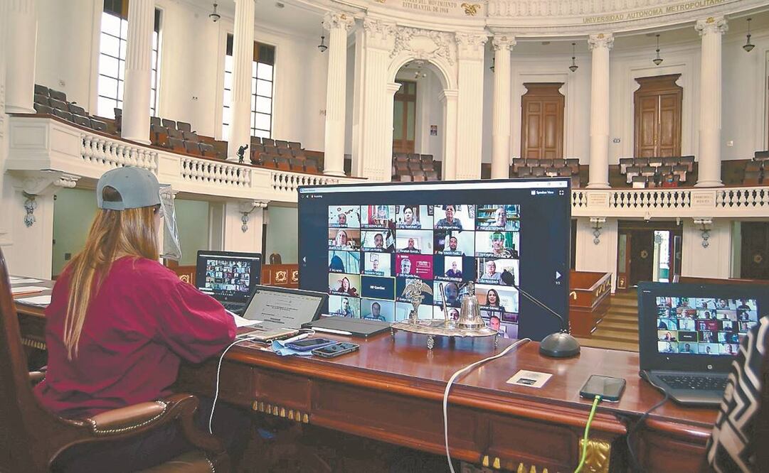 Con 37 votos a favor (Morena, PT y PES); 20 en contra (PRD, PAN y PRI) y cuatro abstenciones (PT y PES), ayer los legisladores capitalinos aprobaron la adición de un artículo en la Ley de Austeridad. Foto: ESPECIAL