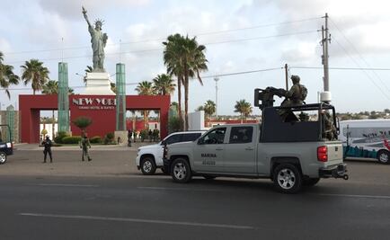 Encuentran a dos jóvenes baleados dentro de un auto hundido en canal de Culiacán